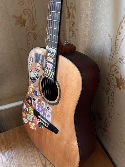 Акустическая гитара бренда «Deviser»