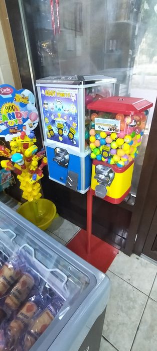 Вендинг аппарат для жвачек и игрушек