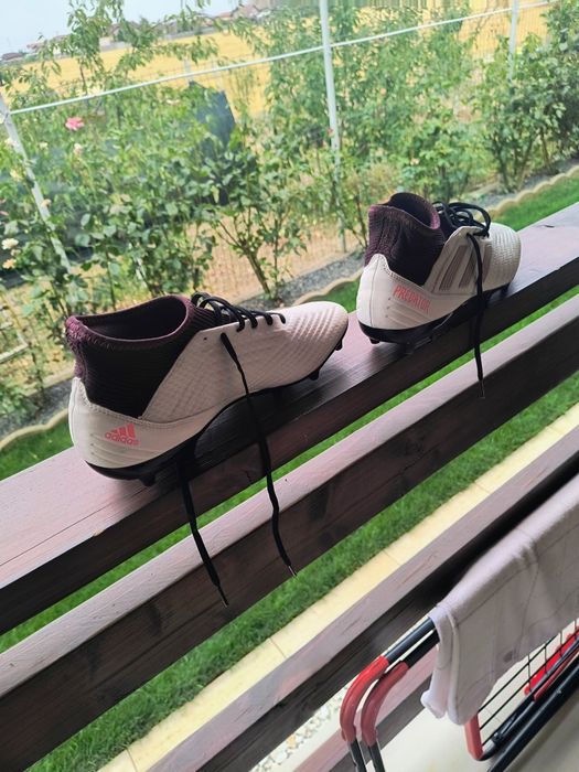 De vânzare crampoane iarba Adidas ,mărime 42,