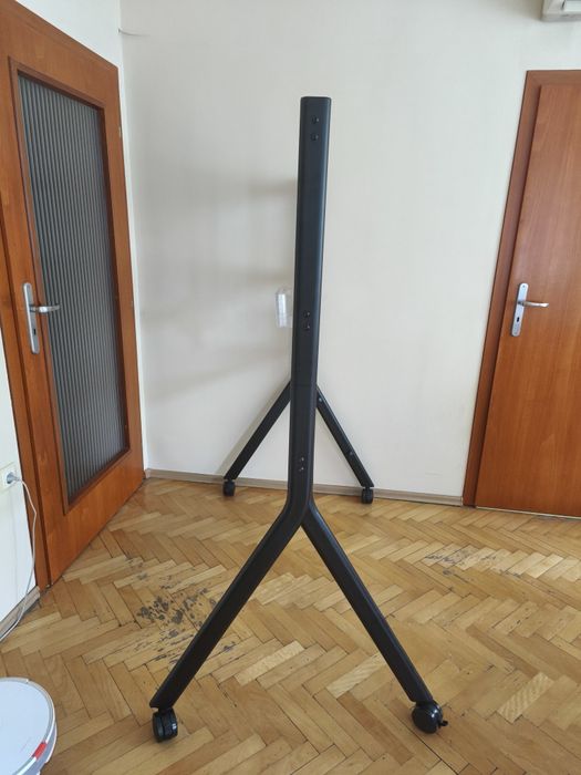 Стойка за телевизор с колелца