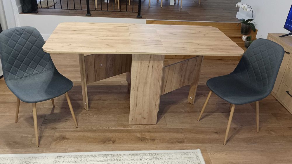 Разтегателна маса със столове