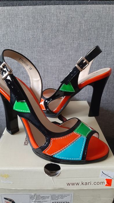 Босоножки на каблуке