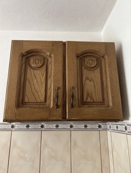 Două corpuri de bucătărie din lemn