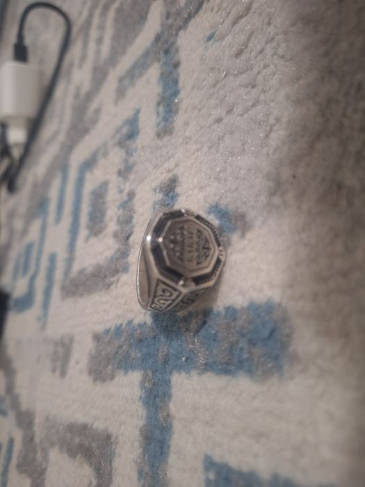 Жүзік 20размер , қол өнер 65мың алғам Алматыдан Бабас жазуымен