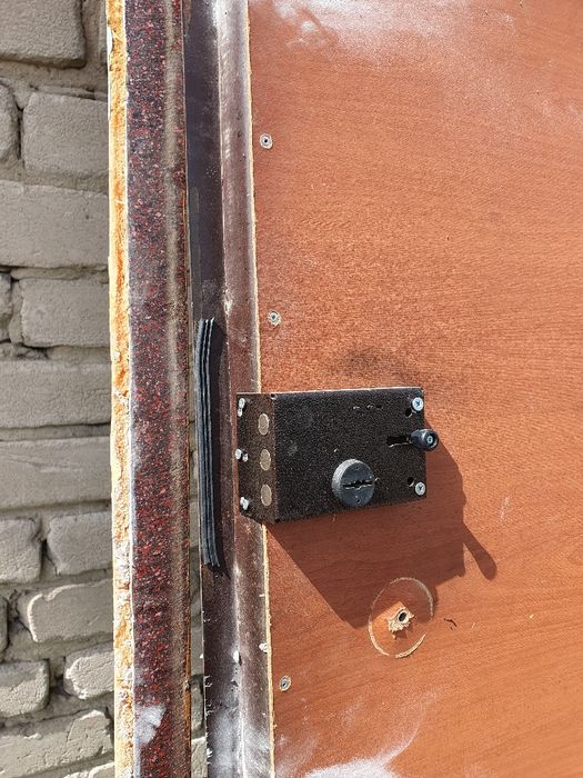 Продам Б/У дверь