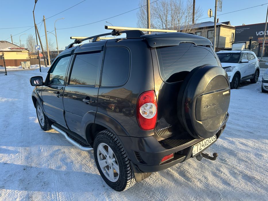 Нива Шевроле в родном окрасе