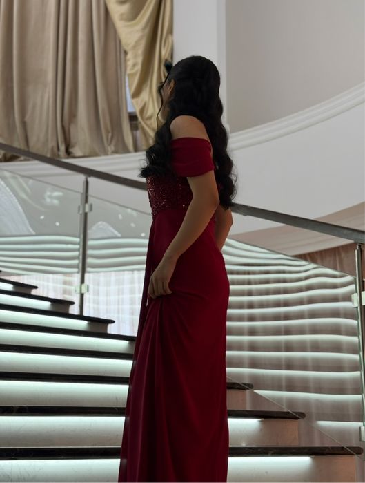 Вечернее платье в пол, красное (с пайетками)