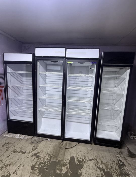 Продам холодильник витринный