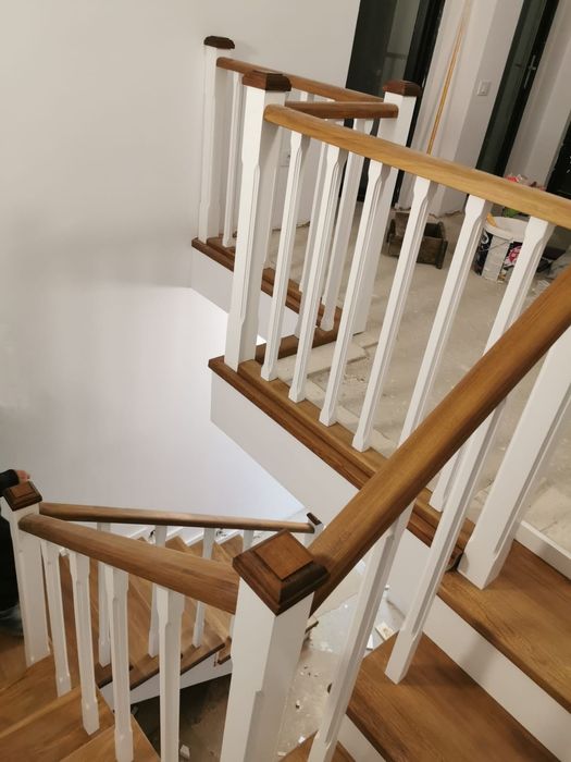 Scări din lemn masiv