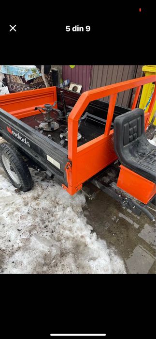 Motocultor cu remorcă