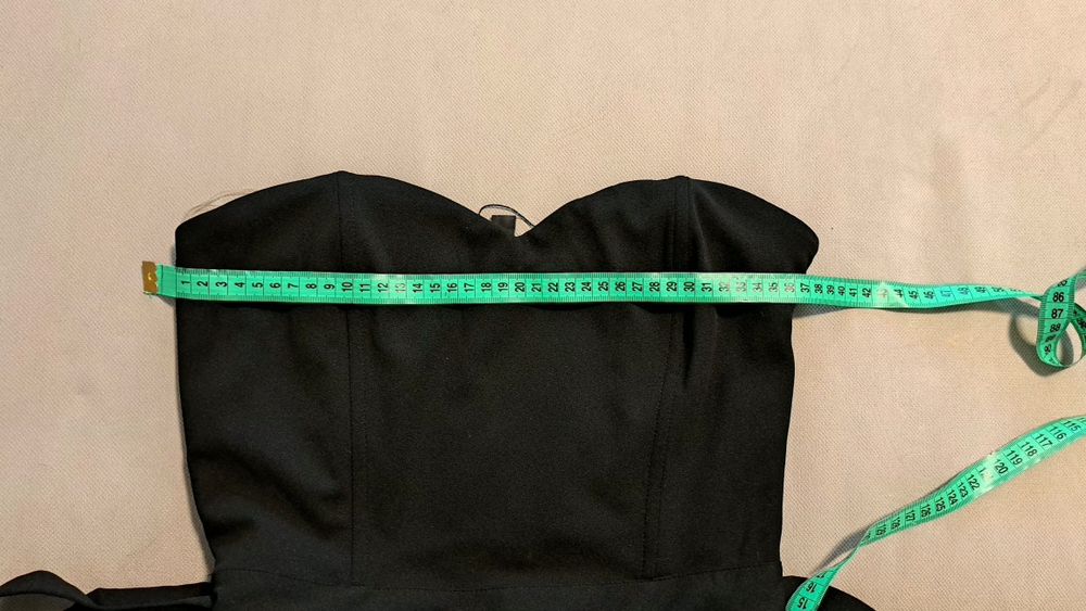 Salopeta neagra Amisu, noua cu eticheta