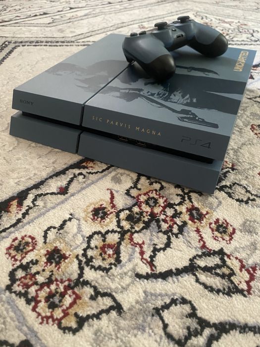 Продам PlayStation 4 Limited Edition