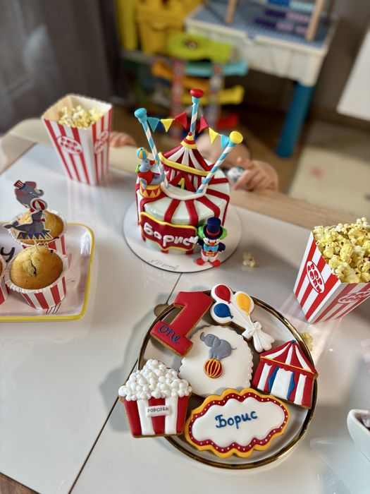 Фотокът/Банер и Фигурки за торта за рожден ден на темa Цирк