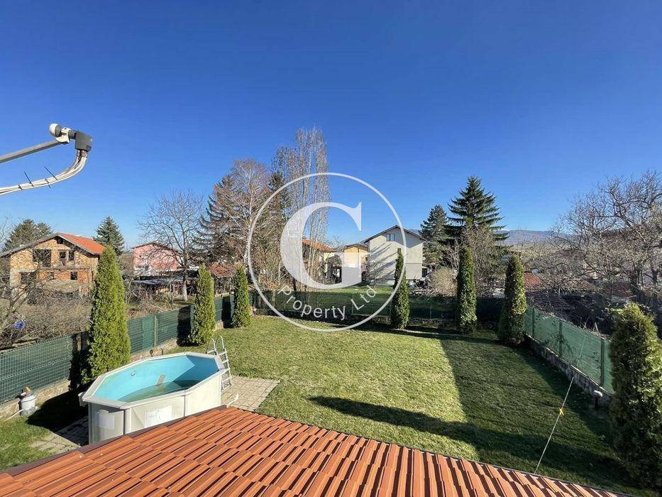 Къща в София-с.Иваняне площ 240 цена 620 000 евро