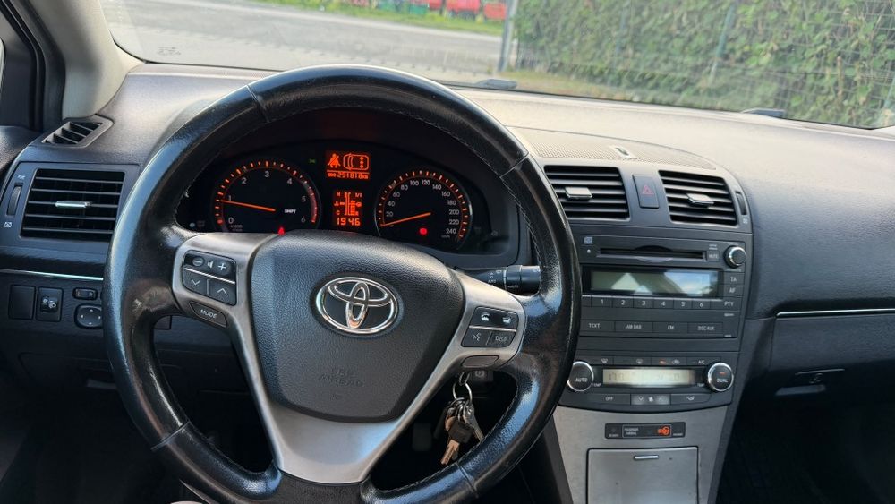 Auto Toyota Avensis