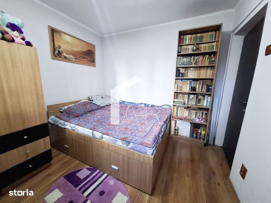 Apartament cu 3 camere, decomandat, zona Vest
