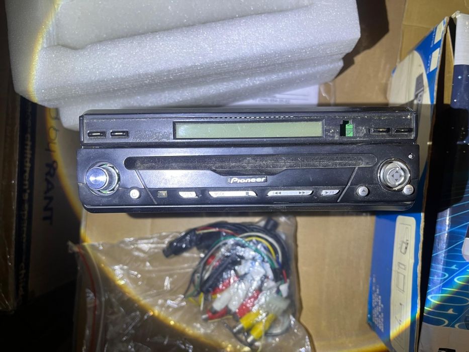 Продам автомагнитола ,с экраном