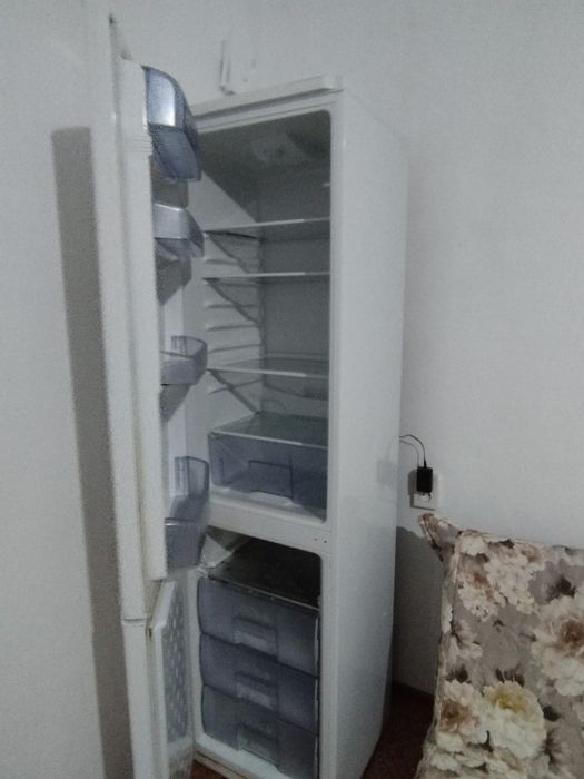 Холодильник, высота 2м