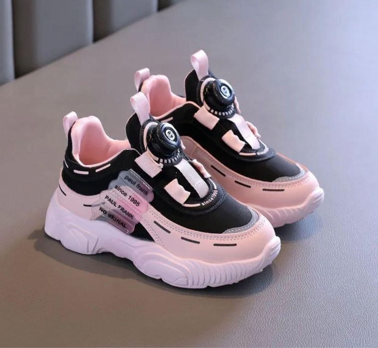 Балаларға кроссовки