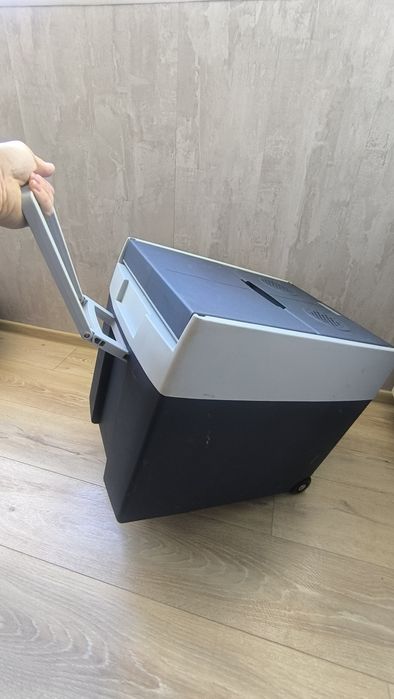 Комбинирана хладилна чанта Mobicool W48 12/220 волта 48 литра .