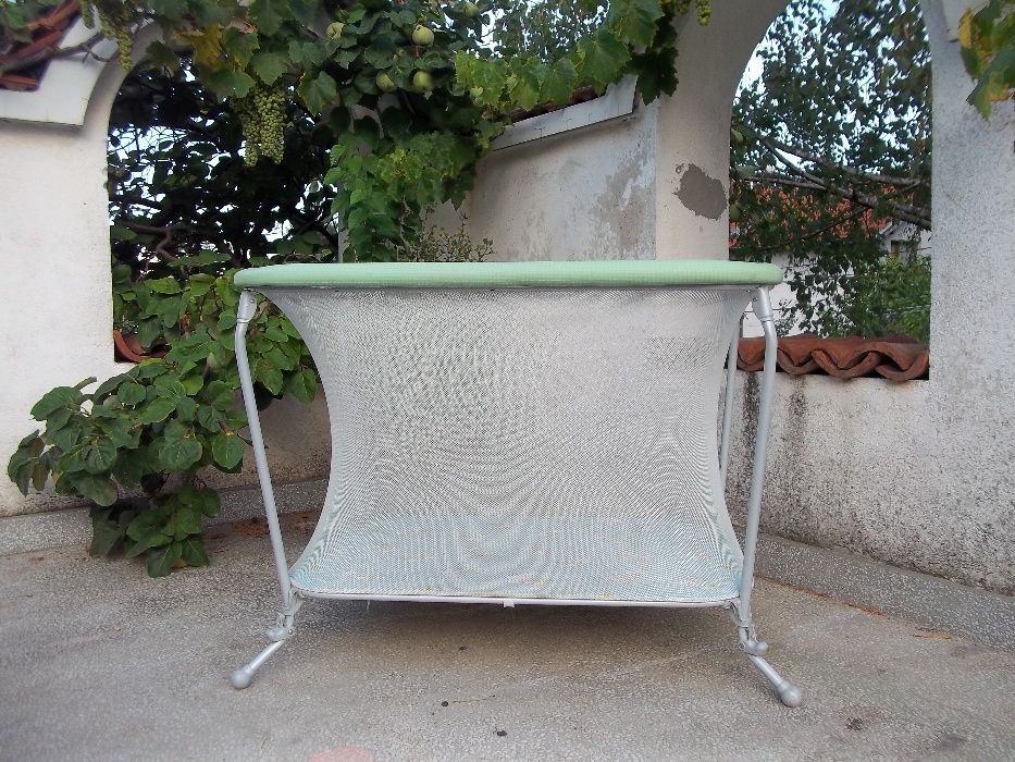 Италианска сгъваема кошарка с твърдо дъно за сън и игра