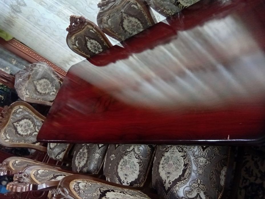 стол ва 8 та стул холати яхши