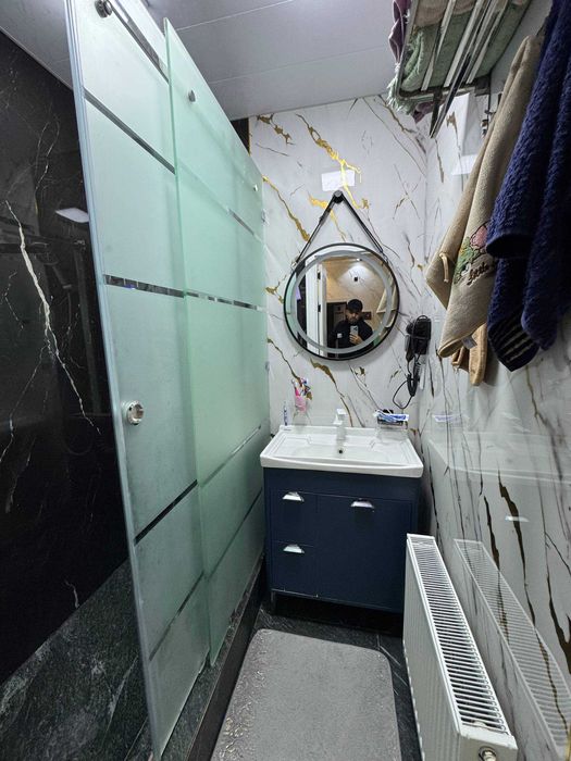 kvartira uy xonadon sotiladi 3 xonali qilingan 80m² 5-qavat.