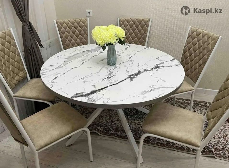 Продам круглый стол со стульями до кухни