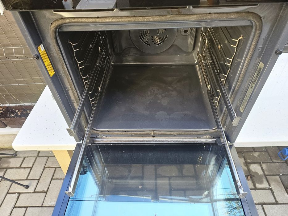 Cuptor incorporat Whirlpool AKZ9 6230 NB