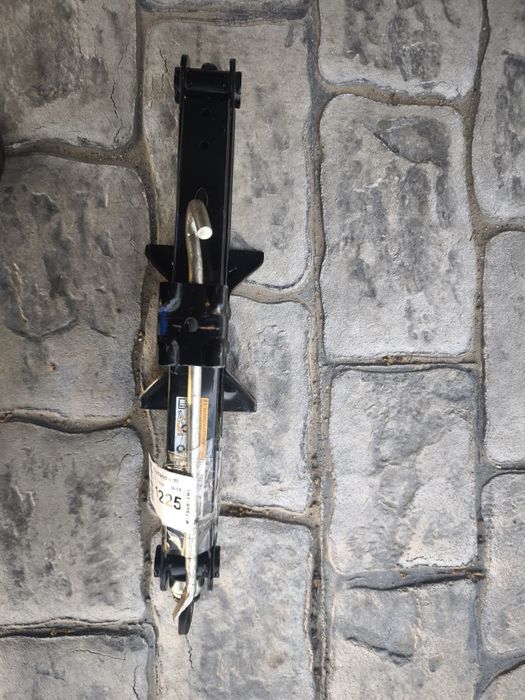 Cric original Mitsubishi Outlander.