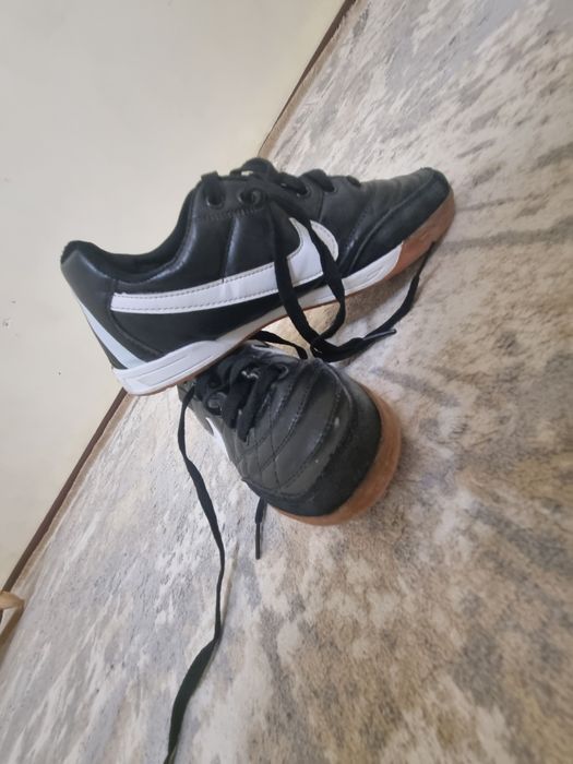 Футзалка NIKE TIEMPO чёрный размер 38