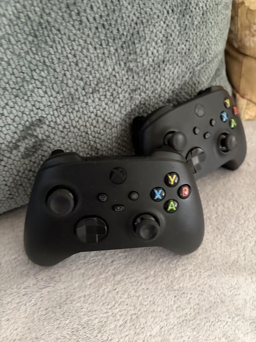 Vand doua Controllere Xbox Series X/S