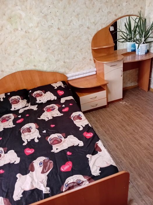 Продам спальный гарнитур