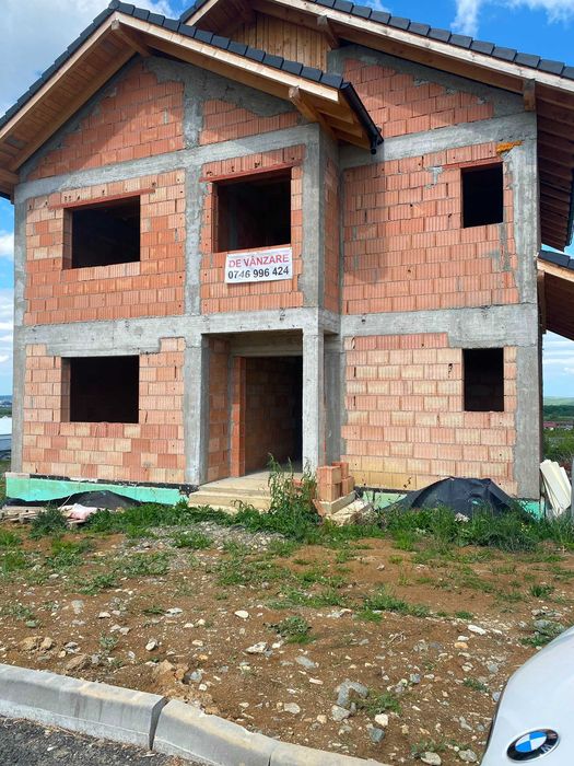 Casa la rosu bazinele de apa C. Cisnadiei