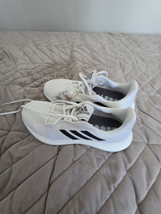 Продам оригинальные кроссовки Adidas
