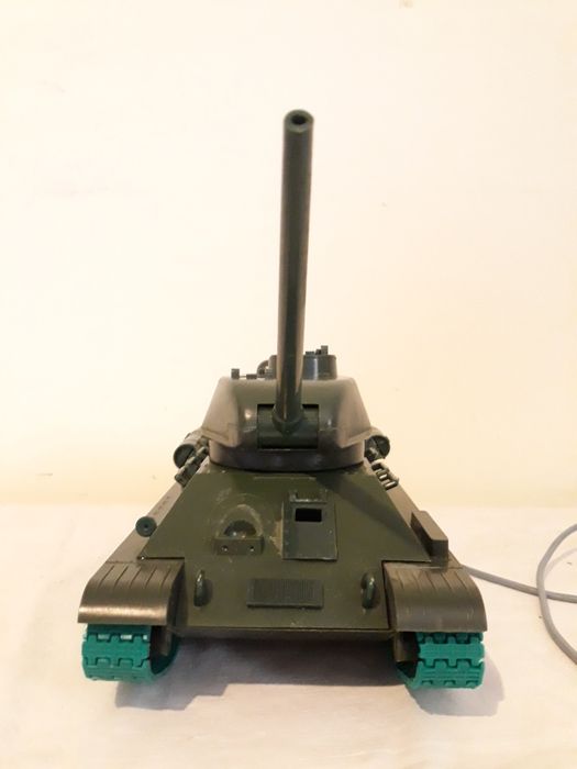 Tanc, Jucarie veche românească  / comunista