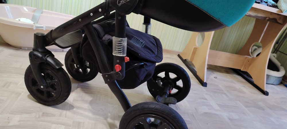 Продам коляску все сезоны