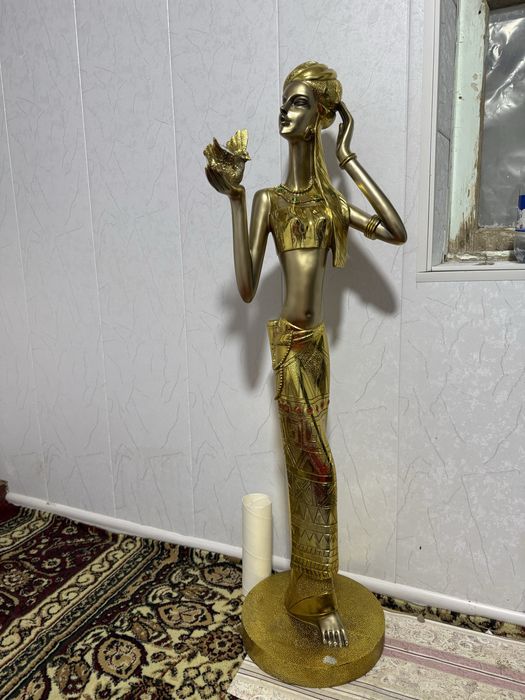 Декоративная интерьерная скульптура (золото) подрожание