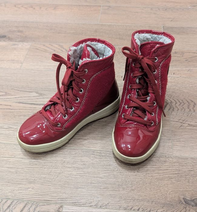 Женские зимние ботинки