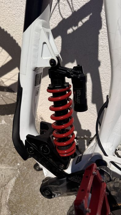 COMMENCAL V4 Supreme DH 29/27