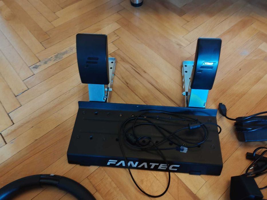 Fanatec CSL DD 5Nm Ready2Race Bundle + Desk Clamp în garanție