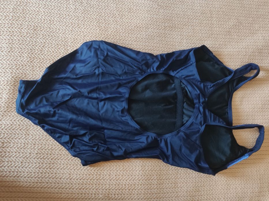 Цял бански костюм