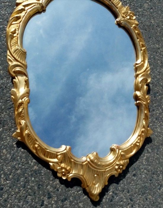 Oglinda franceza piesa cu o lucratura de o foarte mare finețe, stare e