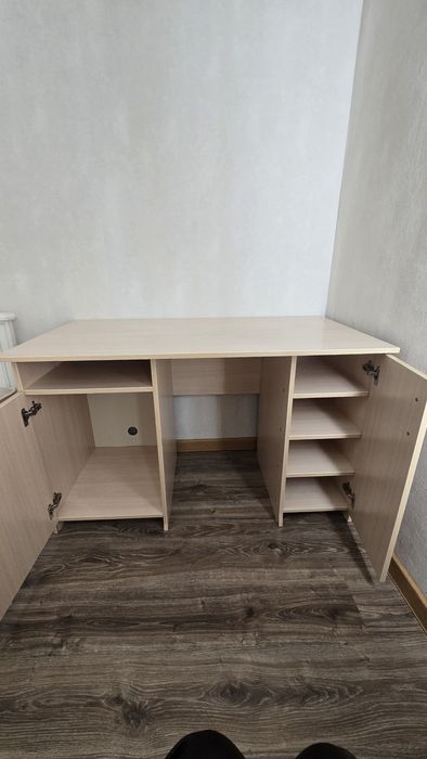 Рабочий стол в отличном состоянии