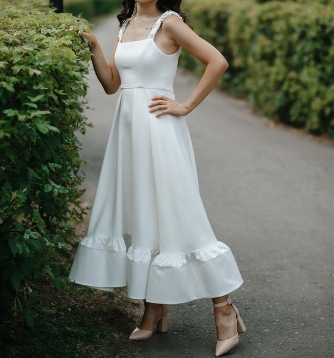 Продам красивое белое платье размер s