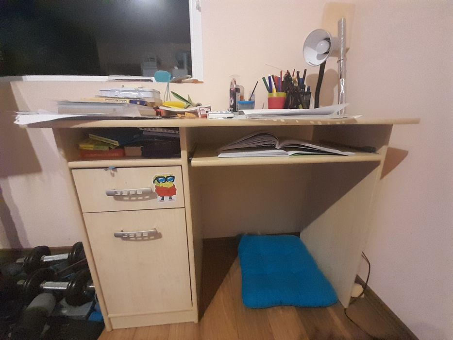 Подаряват се. Гардероб, ракла, бюро, шкаф