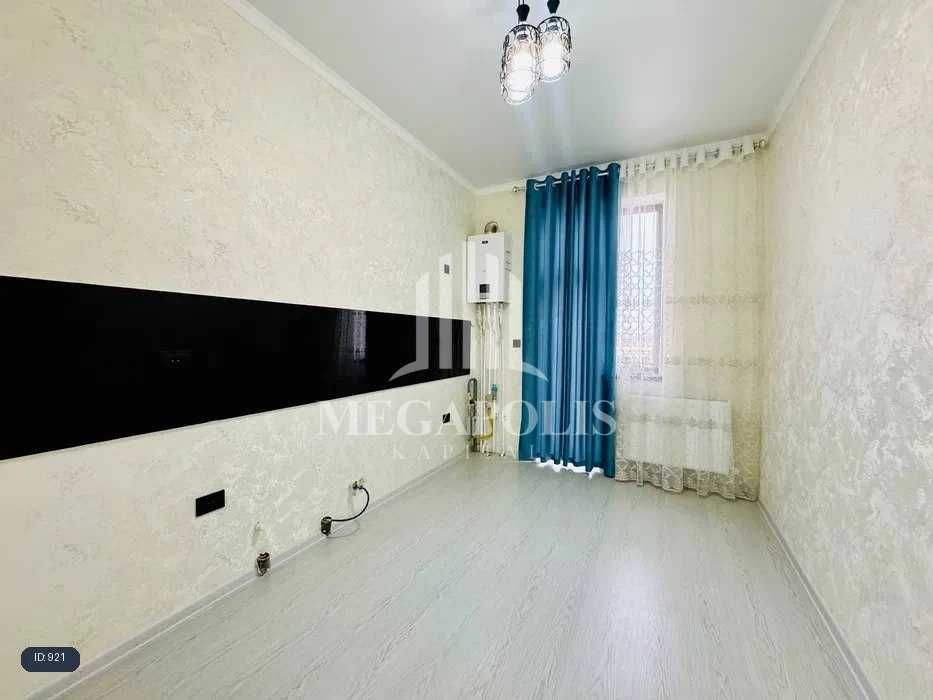 BUXORO, SHARQ 1DA ARZON NARXDA 2 xonali kvartira sotiladi.№921