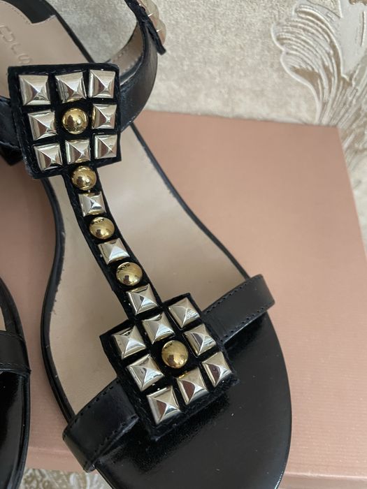 Продам кожа  Италия босоножки