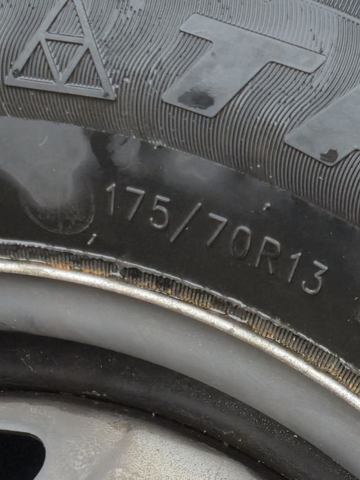 Продам комплект летних шин