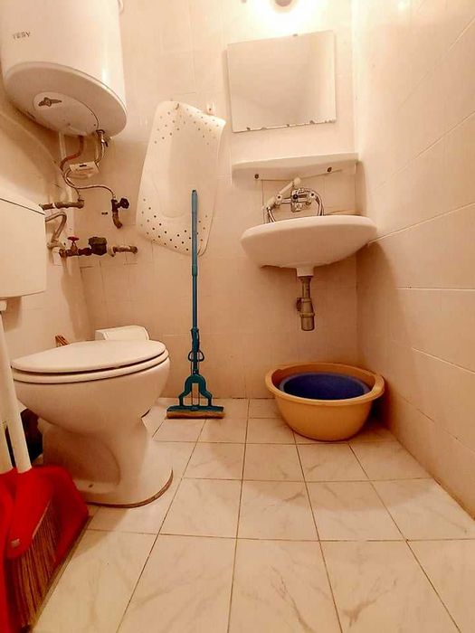 Дава се под наем Двустаен апартамент в Бургас, Център - 50 кв.м за 200 € - Снимка #2